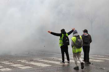 تشديد اعتراضات مردم فرانسه در پاريس