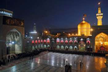 حرم مطهر رضوی در شب شهادت حضرت رضا علیه السلام